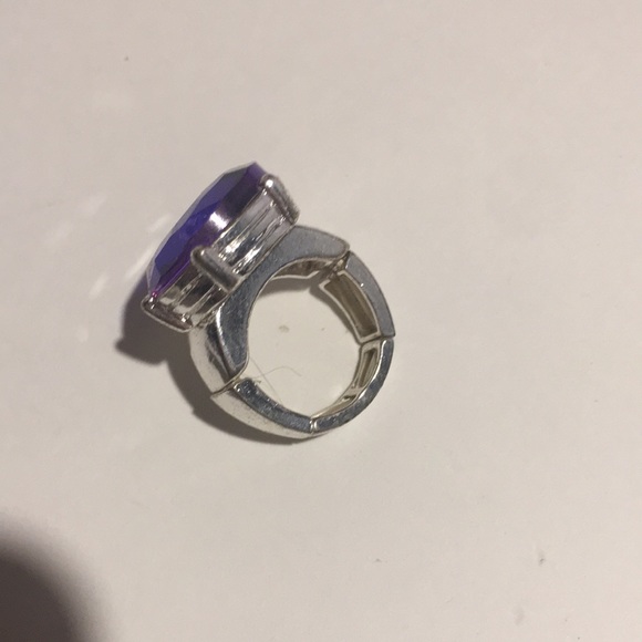 Bold statement ring - Picture 2 of 2